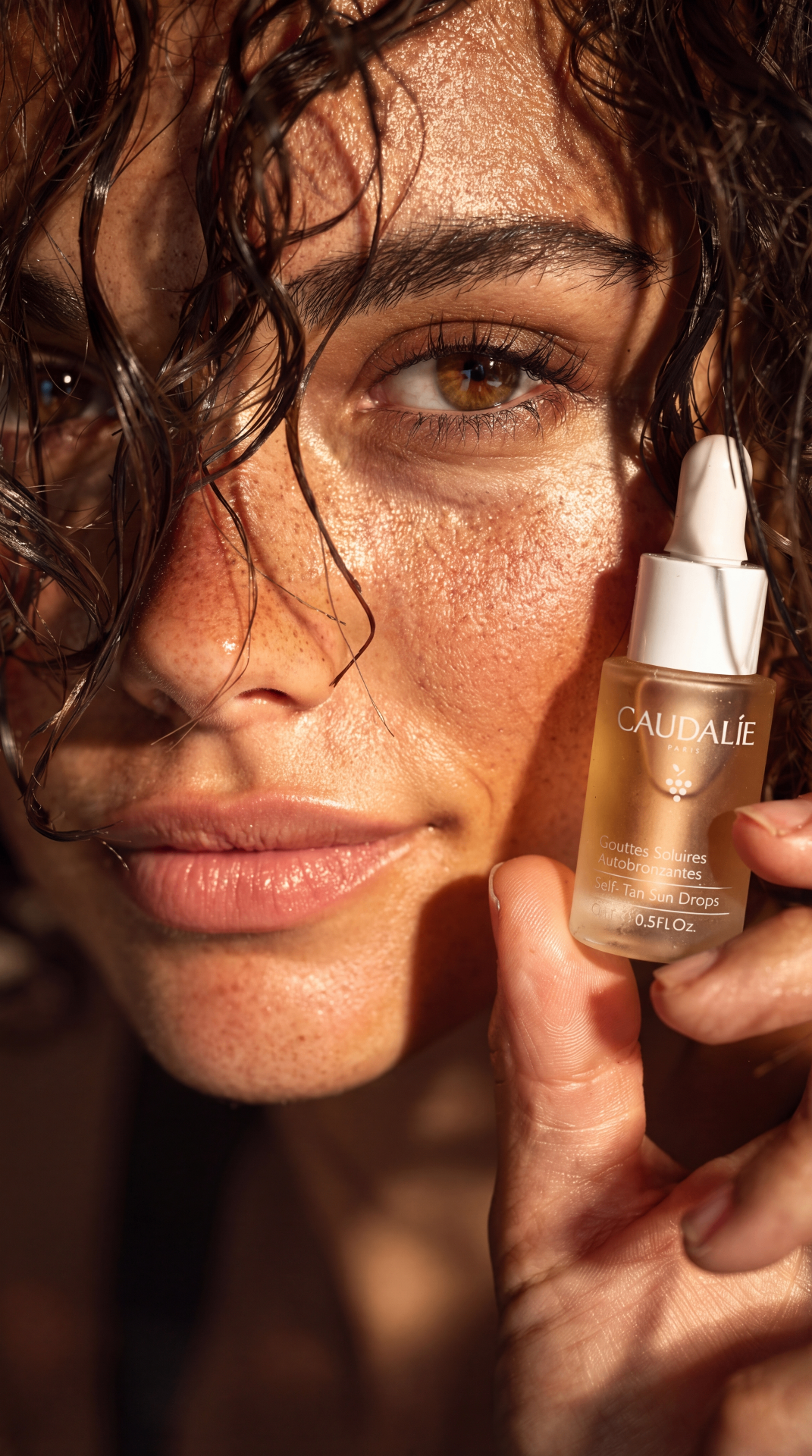Sunlit skin with Caudalie self-tan drops